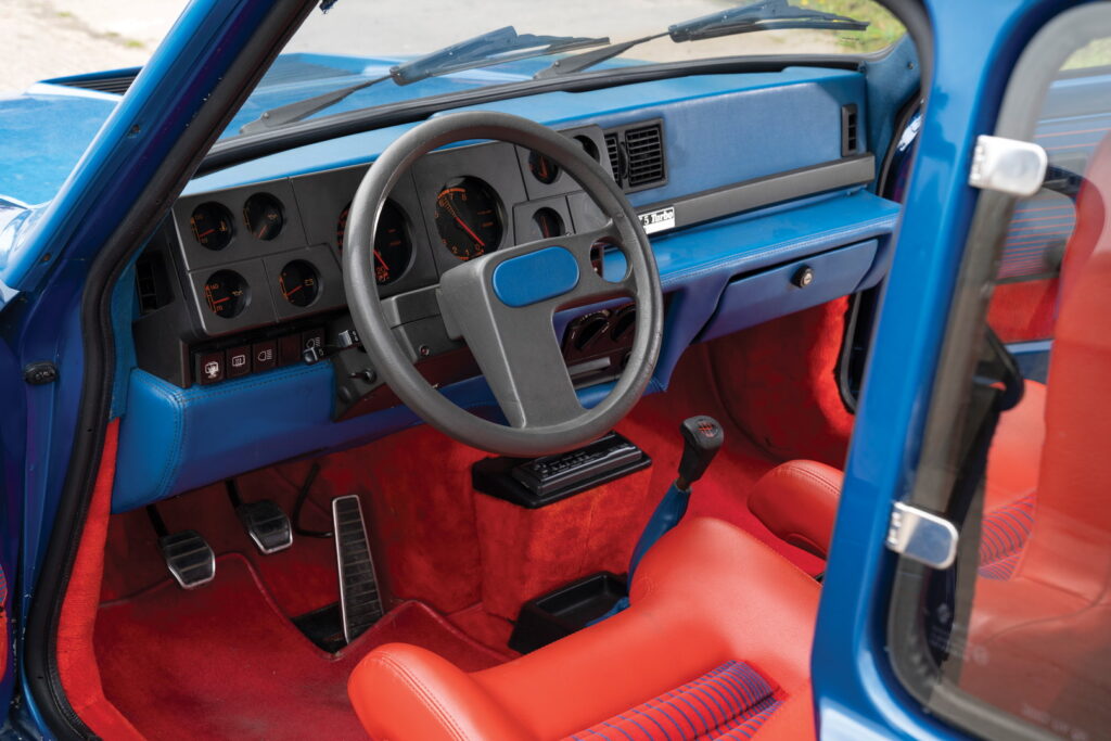 R5 Turbo interior Blue